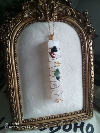 Collier pierre de sélénite et pierres naturelles des 7 chakras