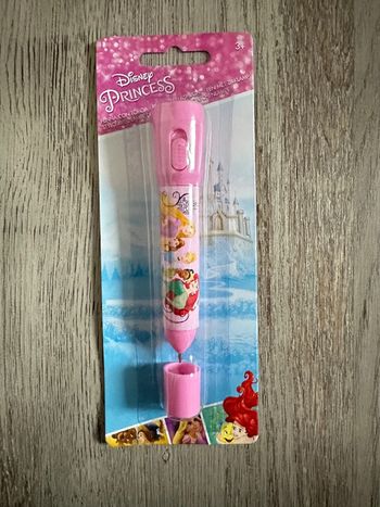 Stylo avec lampe de poche