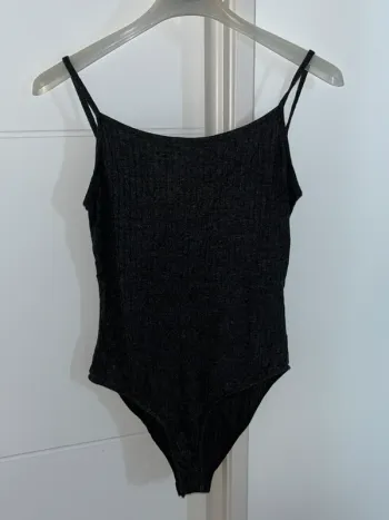 Body gris foncé