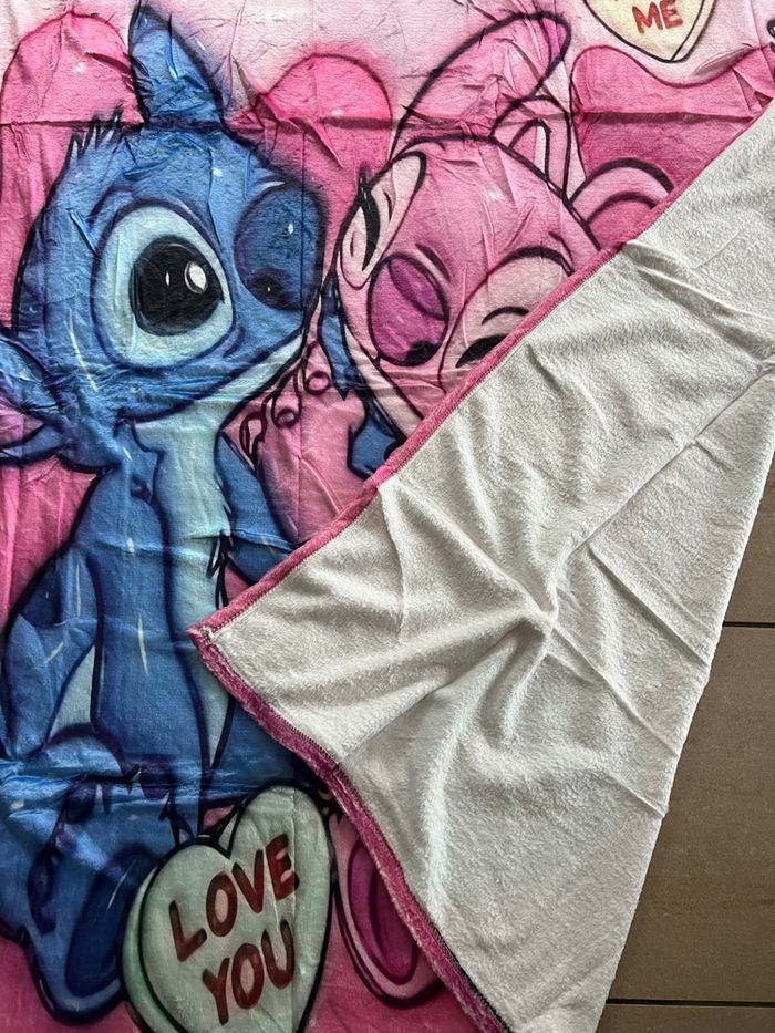 Très joli plaide de Stitch et Angèle, 150 ×200 neuve - photo numéro 5