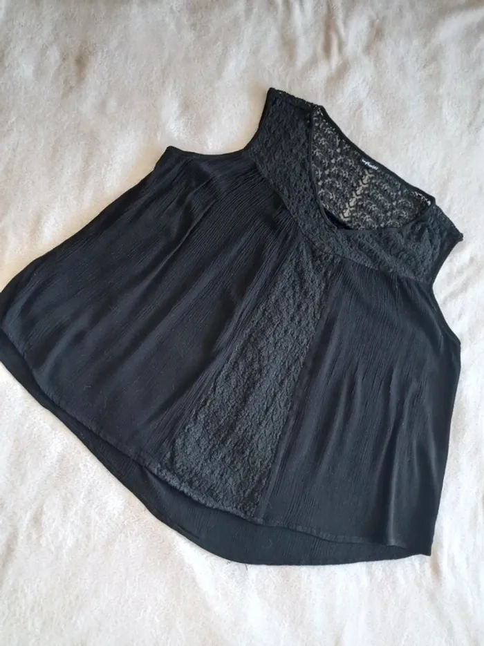 Blouse/Débardeur noir avec dentelle 42 - photo numéro 2
