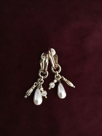 Très beaux clips vintage couture. Années 80