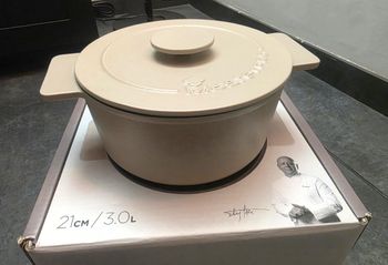 Cocotte en fonte beige 3 litres neuve