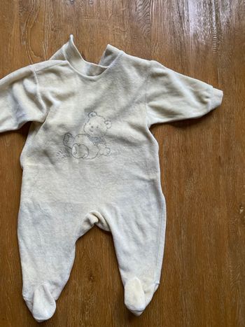 Pyjama grenouillère en velours jaune avec motif ours