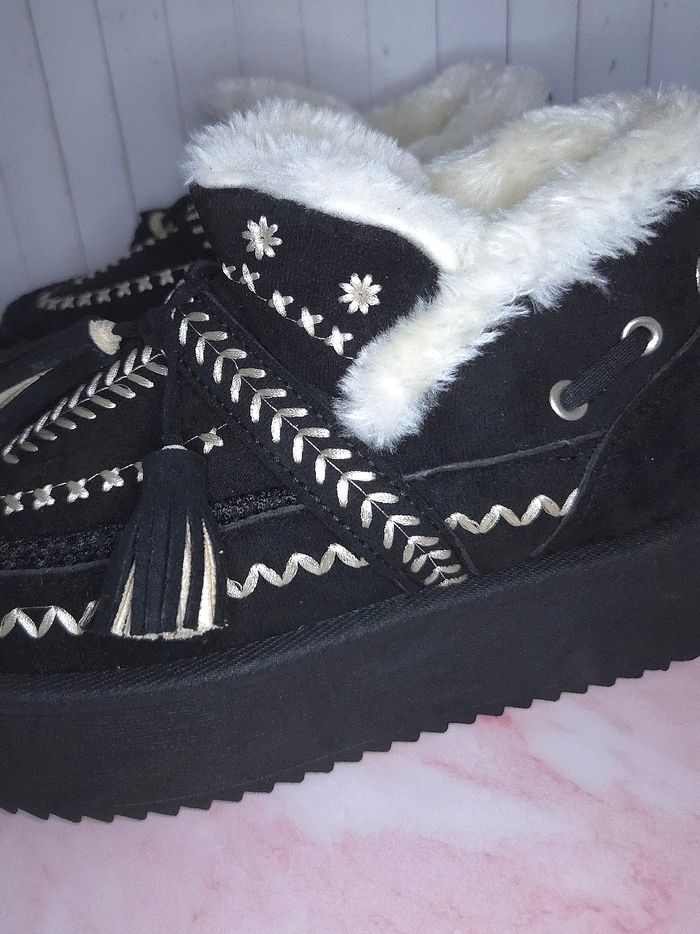 Boots d'hiver noires bottines basses tendances - Taille 36 - Neuves - photo numéro 2