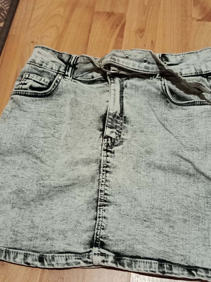 Jupe courte grise effet chiné avec ceinture Bershka taille 38 - photo numéro 2