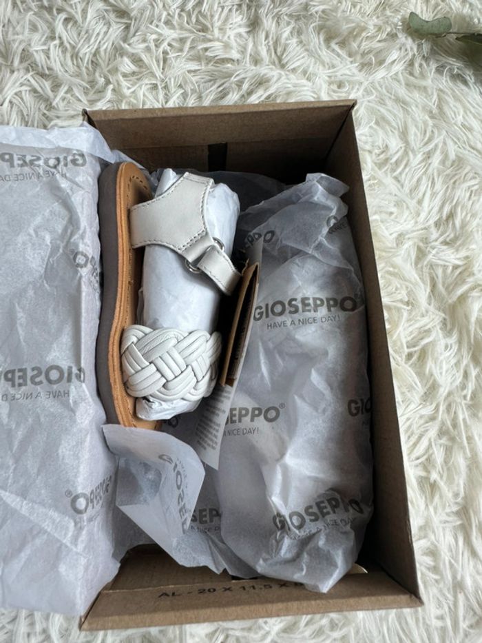 Paire de sandales blanches Gioseppo taille 20 - photo numéro 6