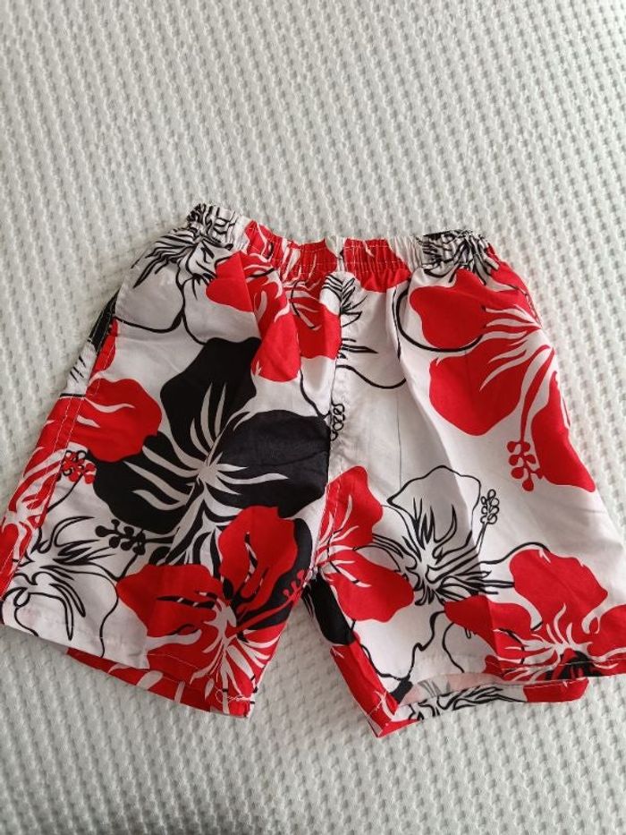 Short de bain garçon 4ans comme neuf