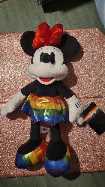 Peluche Minnie rainbow neuve arc en ciel