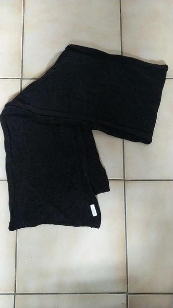 Écharpe noire