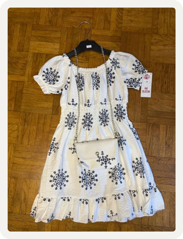 Robe blanche à détails bleus - photo numéro 3