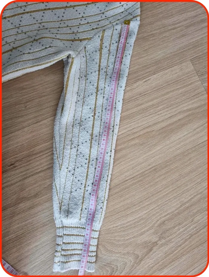 Pull a col V beige/or Bréal à stars Femme Taille M - photo numéro 4