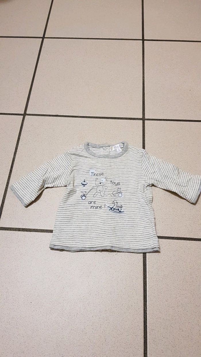 Tee-shirt manches longues 1 mois.