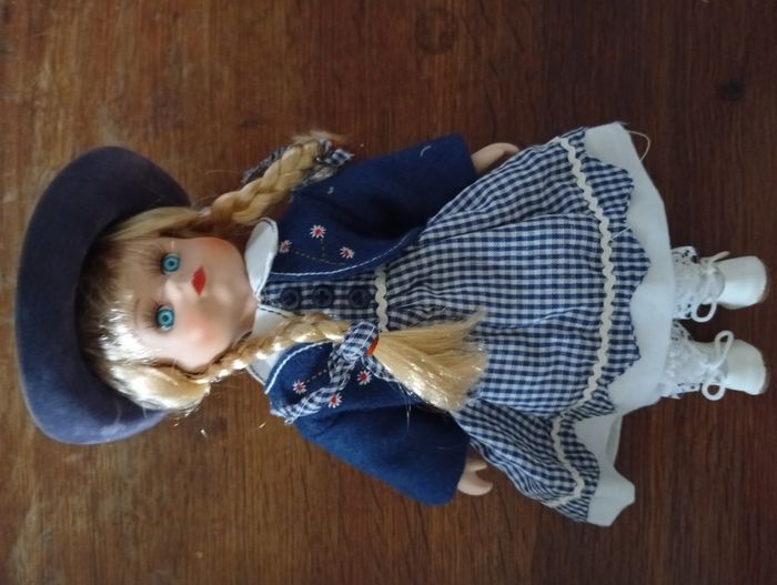 Poupée de collection tête en porcelaine - photo numéro 9