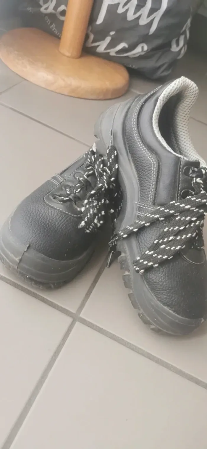 Chaussure de sécurité jardinage T38. 5 - photo numéro 2