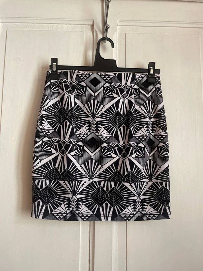 Minijupe femme motifs noir blanc atzèque élastique taille, TBE Jennyfer, taille M - photo numéro 4
