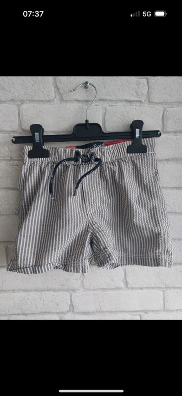 Short de bain Okaidi taille 6 ans