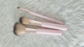 Accessoire beauté lot 3 pinceaux de maquillage 