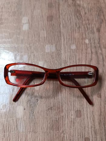 Monture lunettes rouges en bon état