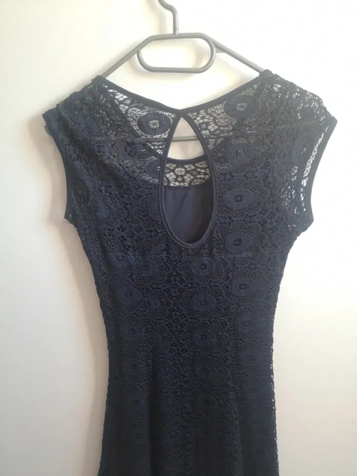 Robe dentelle bleue marine cache cache - photo numéro 6
