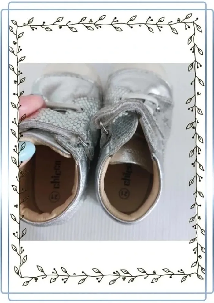 Chaussures argenté chicco, taille 21, bon état mais traces d'usures - photo numéro 5