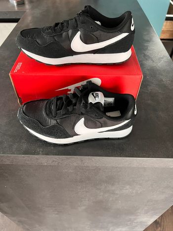 Basket Nike unisex taille 36.5