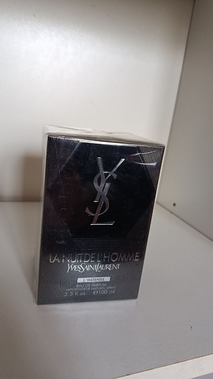 Parfums la nuit de l'homme l'intense