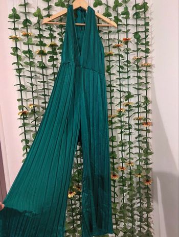 Combinaison plissée verte élégante