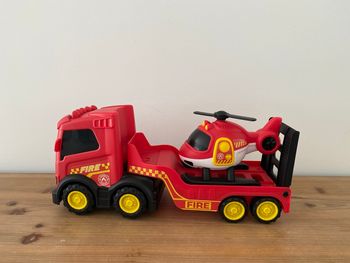 Camion pompier avec hélicoptère