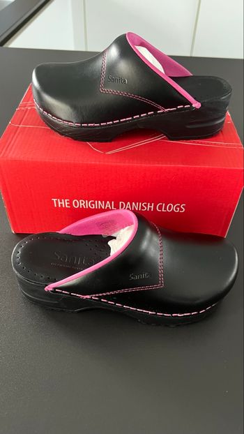 Sabot sanita noir Matt bordure rose  32/33 neuf
