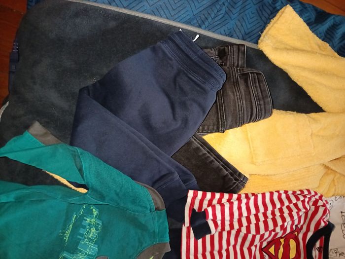 Lot vêtement garçon 4 ans - photo numéro 7