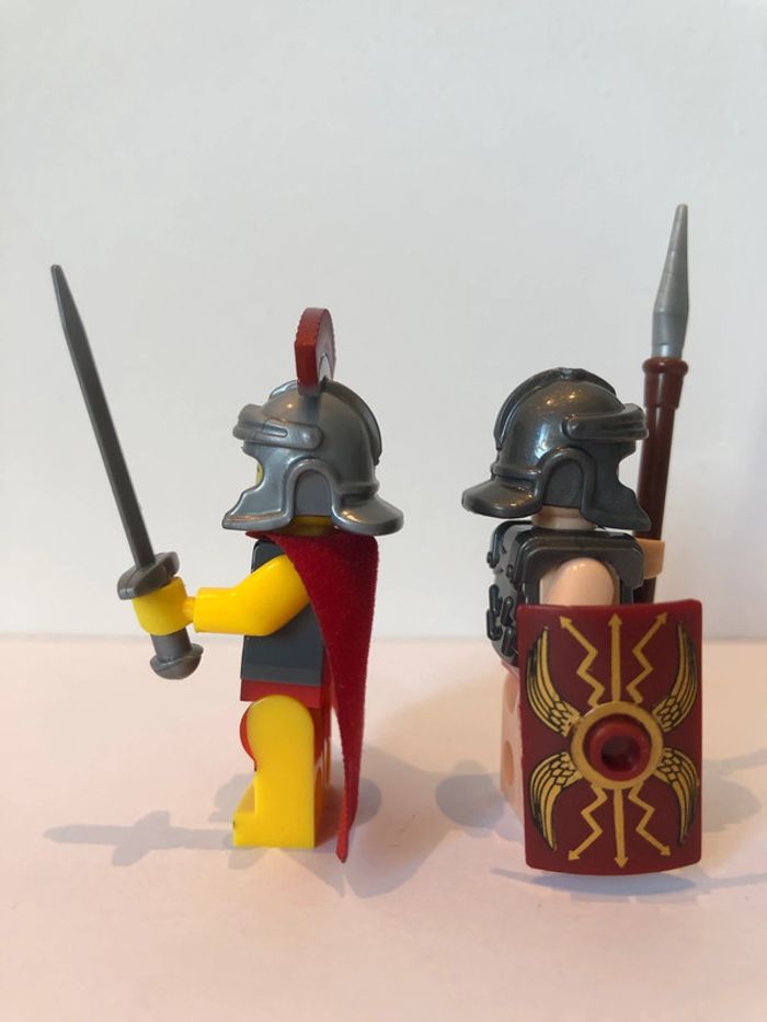 Figurine type lego Centurion avec 1 lancier romains - photo numéro 2