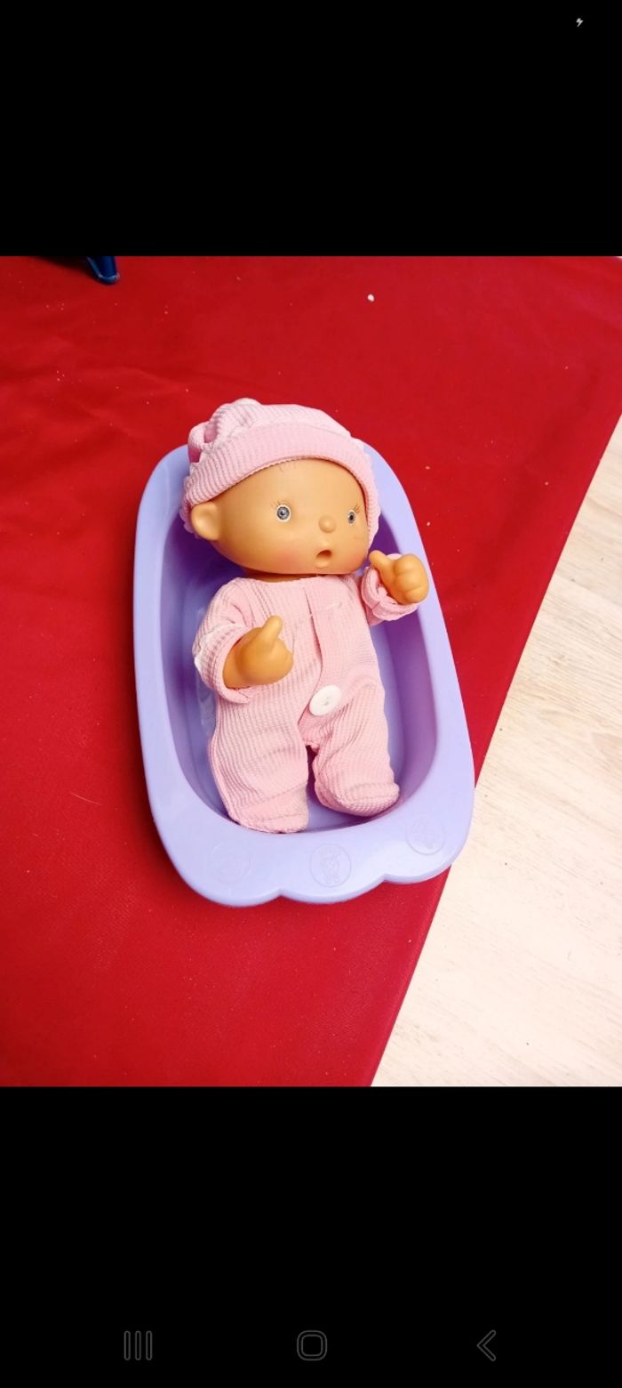 Poupon avec baignoire