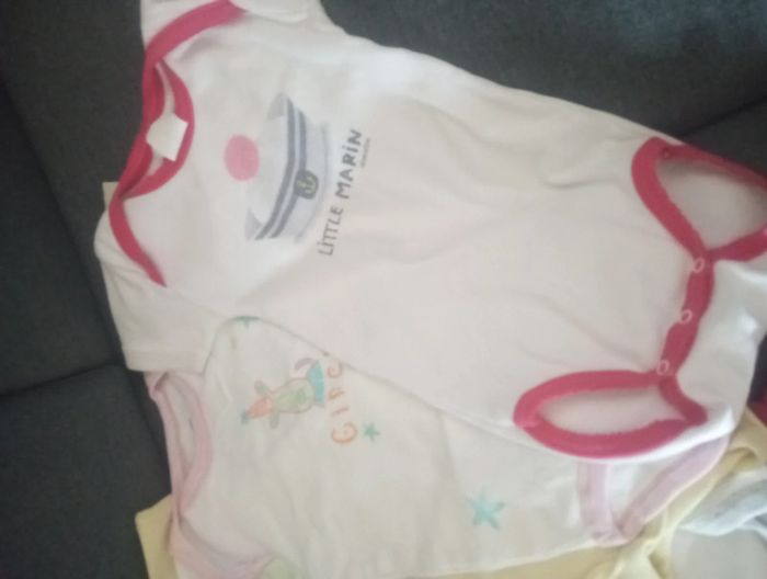 Lot de 6 bodies bébé 18mois - photo numéro 2