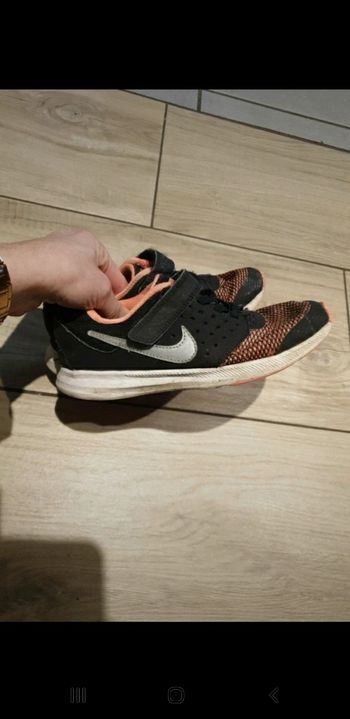 Baskets scratchs fille nike 32