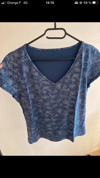 T-shirt bleu femme col v