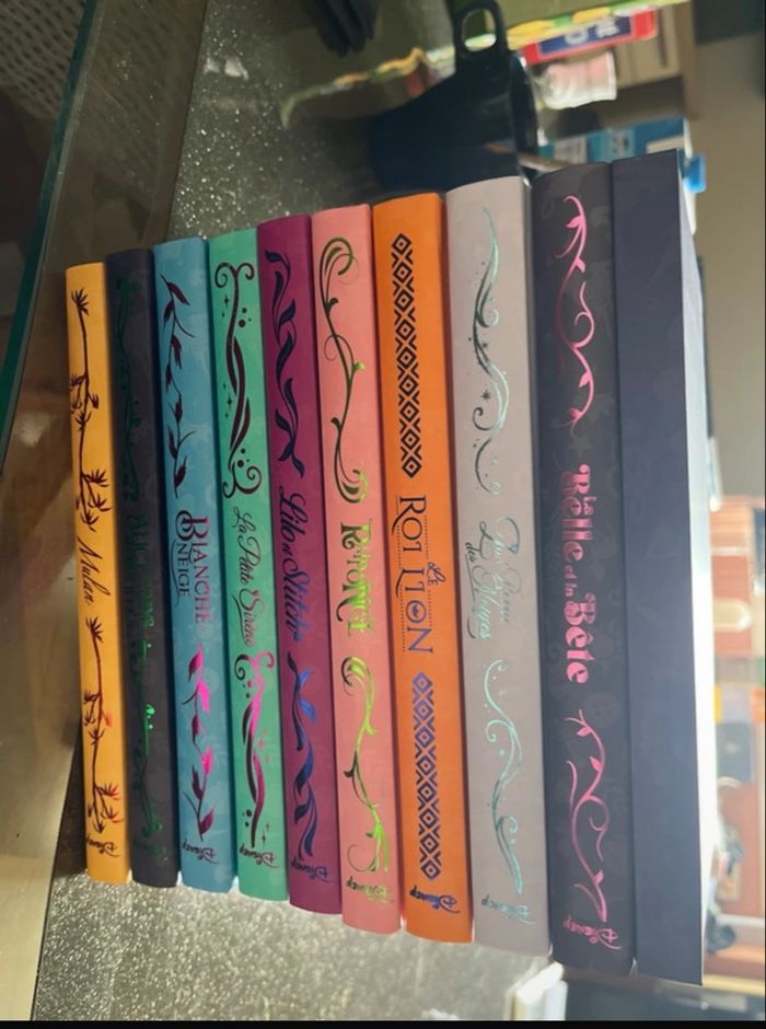 9 Livres Disney et 1 bloc note - photo numéro 2