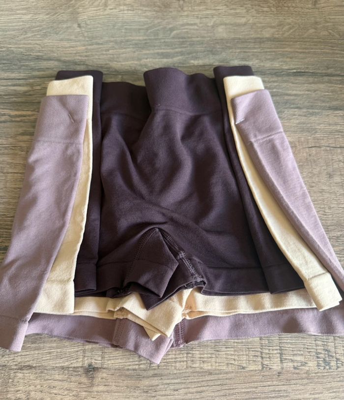 Lot brassière sport + 3 shorts S - photo numéro 2