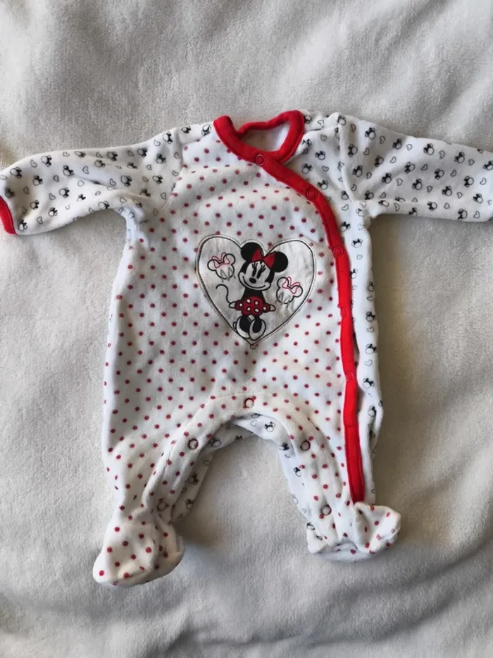 Lot 2 pyjamas 1 pièces disney - photo numéro 2