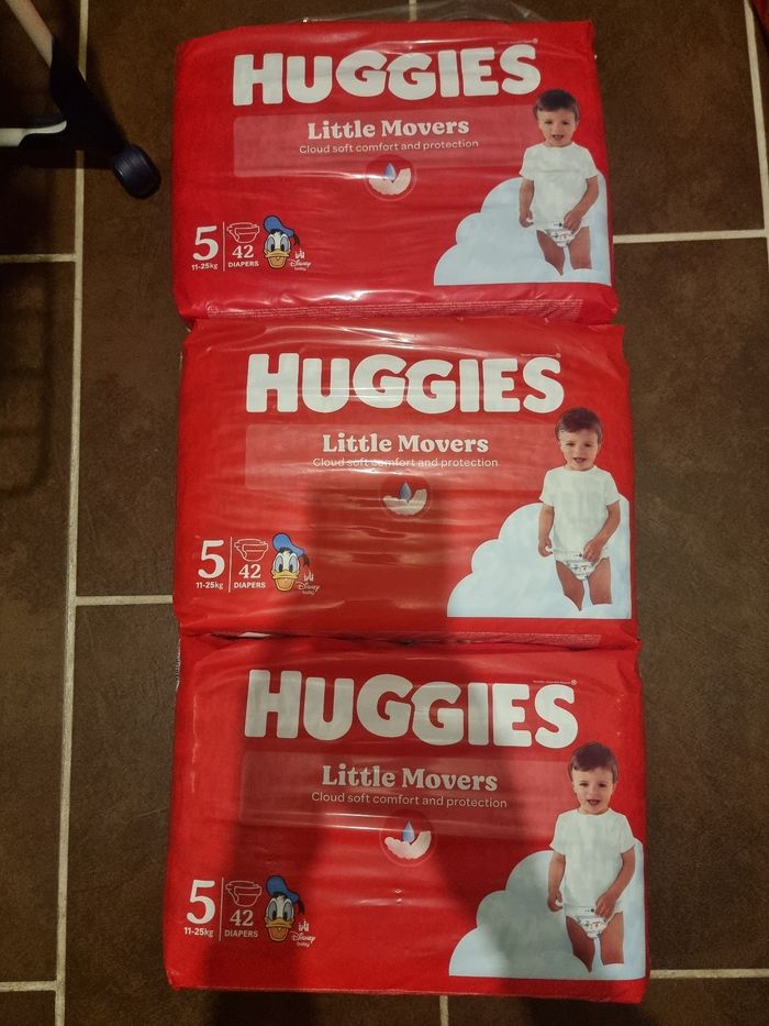 126 couches taille 5 Huggies little movers
