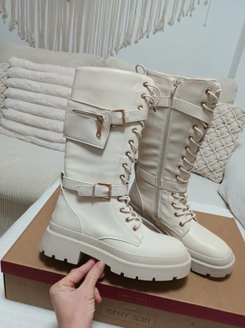 Jolie paire de bottes beige avec zip pointure 38 neuves avec étiquettes 🏷