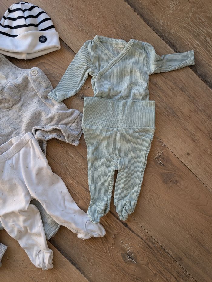 Lot vêtements 1 mois garcon - photo numéro 4