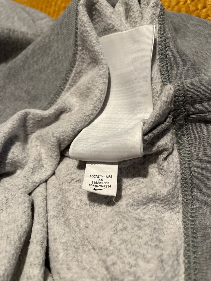 Pull Nike Gris XS - photo numéro 9