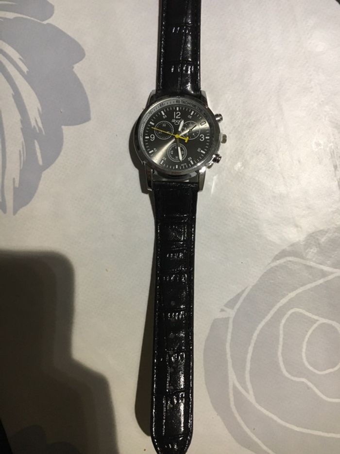 Jolie montre noire sloggi - photo numéro 2