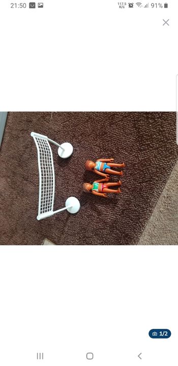 Volleyeuse de plage et filet