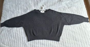 pull gris avec noeud