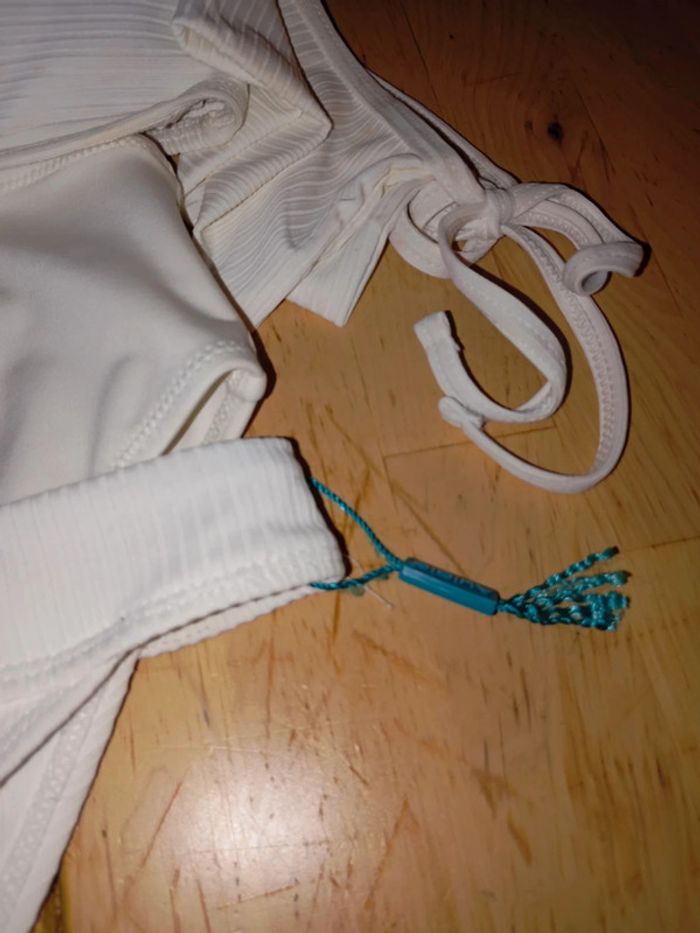 Maillot blanc comme neuf - photo numéro 4