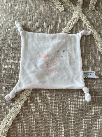 Peluche doudou plat 22cm carrefour Carré blanc nuage rose étoile gris très bon état