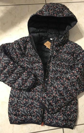 Neuve (non portée)🏷 🥰😍🩷 doudoune 10 ans fille 😍🥰🩷