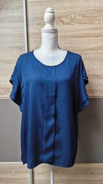 Blouse à pois.